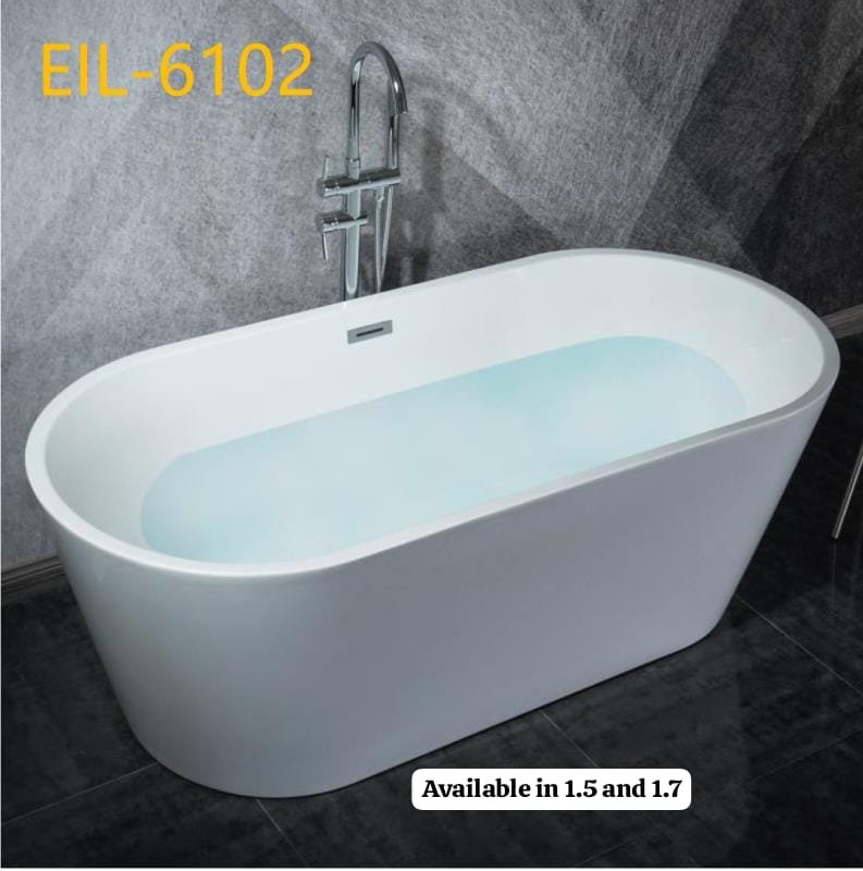 White freestanding bathtub
