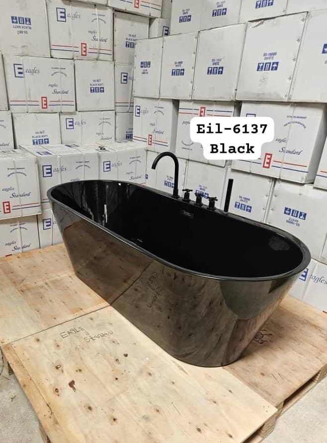 Black freestanding bathtub